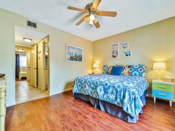 Smyrna Beach Comfortable Two Bedroom Condo Sleeps 6