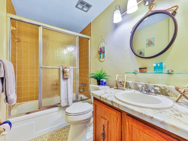 Smyrna Beach Comfortable Two Bedroom Condo Sleeps 6
