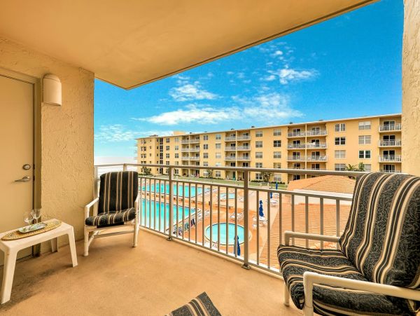 Smyrna Beach Comfortable Two Bedroom Condo Sleeps 6
