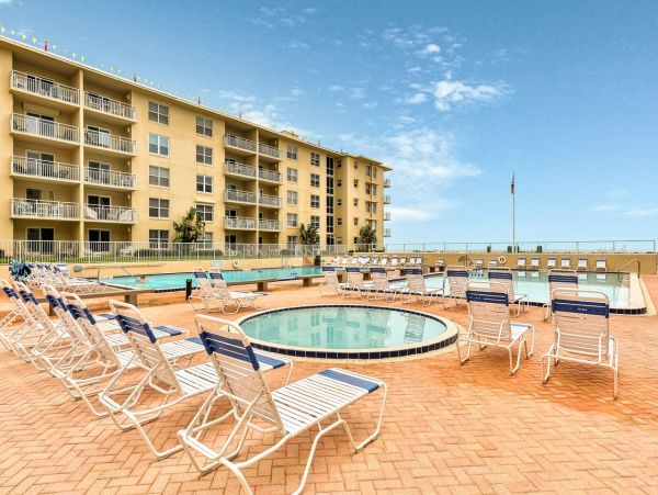 Smyrna Beach Comfortable Two Bedroom Condo Sleeps 6