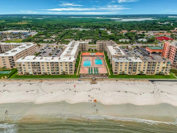 Smyrna Beach Comfortable Two Bedroom Condo Sleeps 6