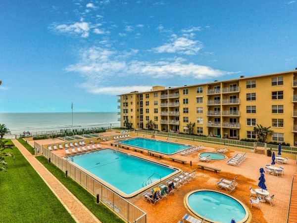 Smyrna Beach Comfortable Two Bedroom Condo Sleeps 6
