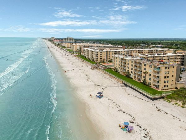 Smyrna Beach Comfortable Two Bedroom Condo Sleeps 6