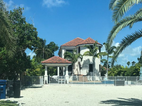 FLORIDA KEYS - MARATHON 4 BEDROOM TWO POOLS HOME ON CANAL