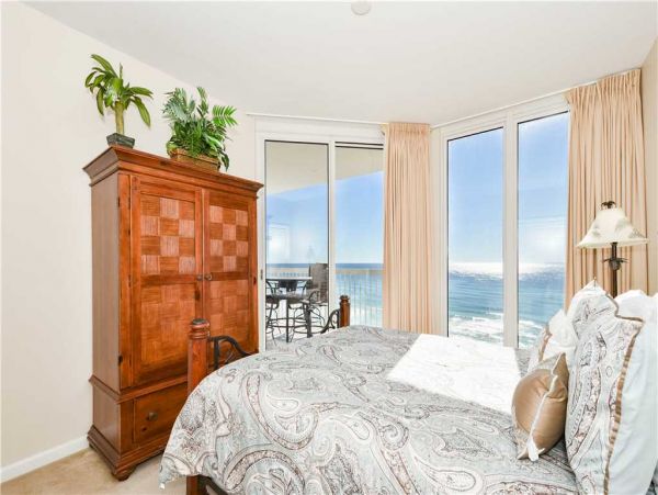 Heart of Destin condo with a  full gulf view