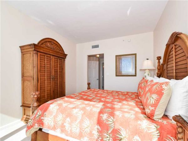 Heart of Destin condo with a  full gulf view