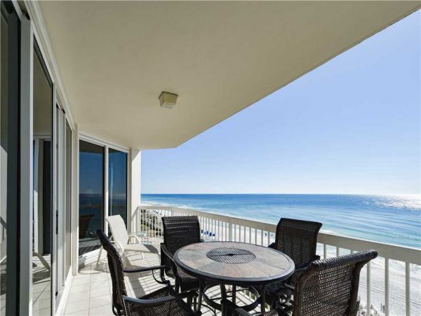 Heart of Destin condo with a  full gulf view
