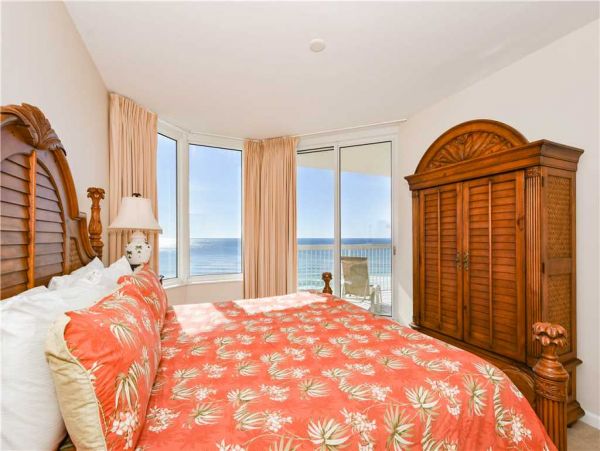 Heart of Destin condo with a  full gulf view