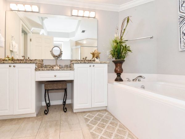 Destin Luxury Vacation Condo Stylish Views Pool