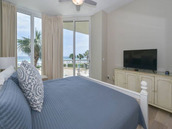 Three Bedroom Beachfront Condo Great Amenities Destin