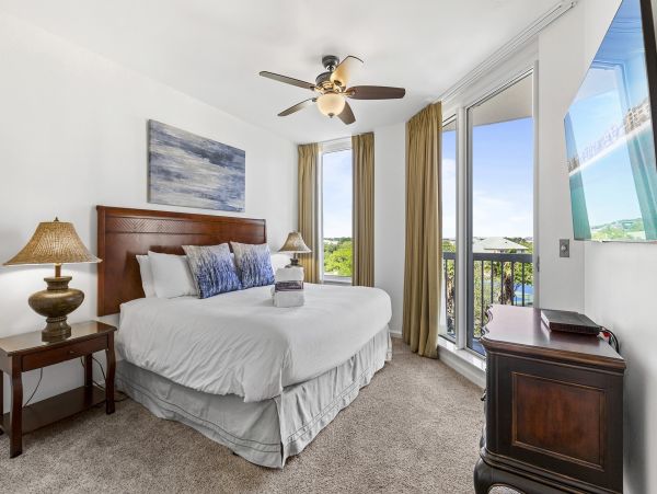 Destin Vacation Condo Three Bedroom Walk to Beach