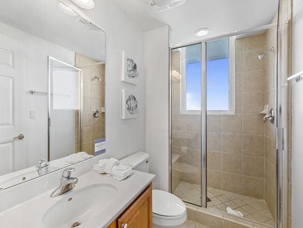 Destin Vacation Condo Three Bedroom Walk to Beach