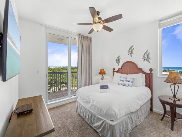 Destin Vacation Condo Three Bedroom Walk to Beach