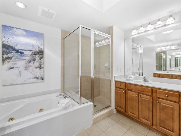 Destin Vacation Condo Three Bedroom Walk to Beach