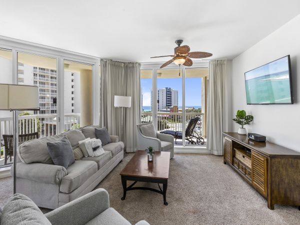 Destin Vacation Condo Three Bedroom Walk to Beach