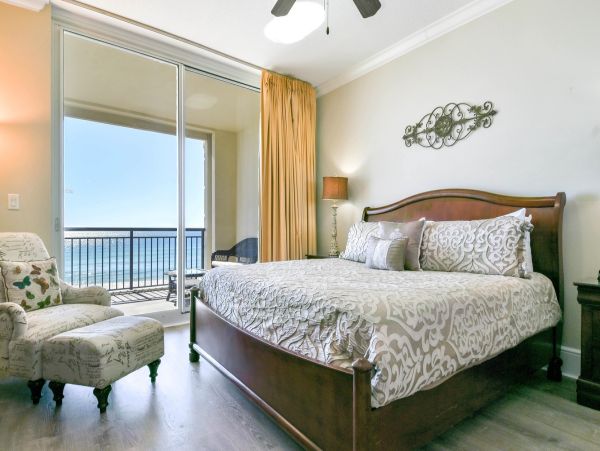 Luxury Beachfront Retreat with Sweeping Gulf Views in Okaloosa Island