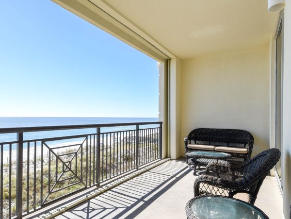 Luxury Beachfront Retreat with Sweeping Gulf Views in Okaloosa Island
