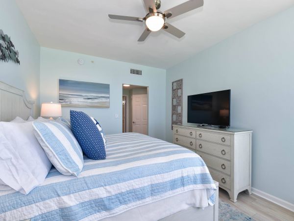 Beautiful Beachfront 2 Bedroom Vacation Condo in Destin