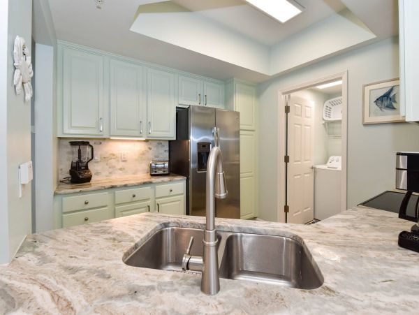 Beautiful Beachfront 2 Bedroom Vacation Condo in Destin