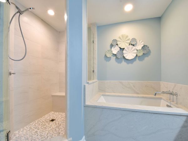 Beautiful Beachfront 2 Bedroom Vacation Condo in Destin