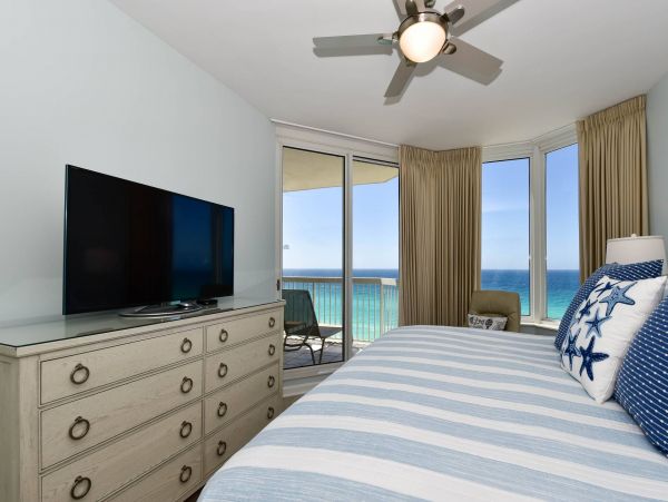 Beautiful Beachfront 2 Bedroom Vacation Condo in Destin