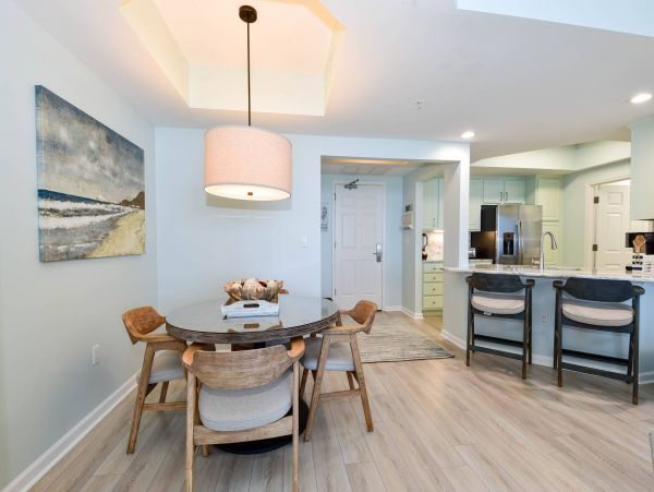 Beautiful Beachfront 2 Bedroom Vacation Condo in Destin