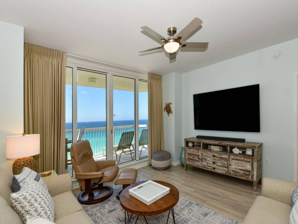 Beautiful Beachfront 2 Bedroom Vacation Condo in Destin