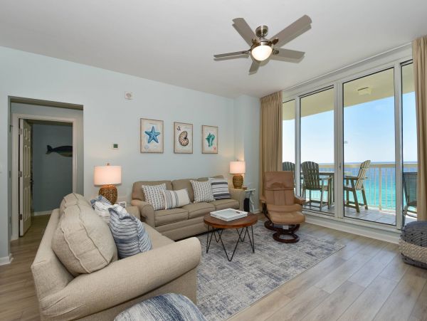 Beautiful Beachfront 2 Bedroom Vacation Condo in Destin