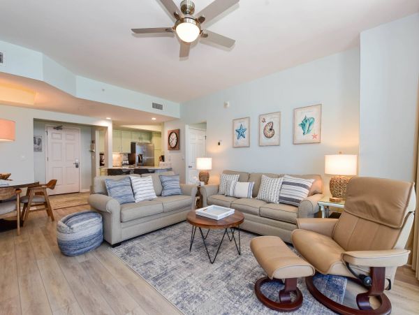 Beautiful Beachfront 2 Bedroom Vacation Condo in Destin