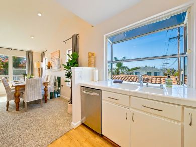 Charming La Jolla Vacation 2 Bed Cottage Sleeps Eight Guests