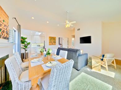 Charming La Jolla Vacation 2 Bed Cottage Sleeps Eight Guests
