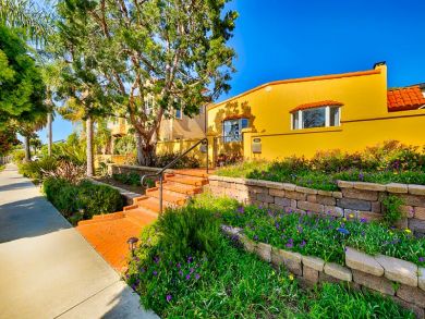 Charming La Jolla Vacation 2 Bed Cottage Sleeps Eight Guests