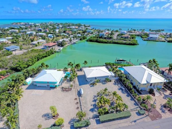 Sombrero Beach Vacation Home Sleeps 10 Short Walk to Beach