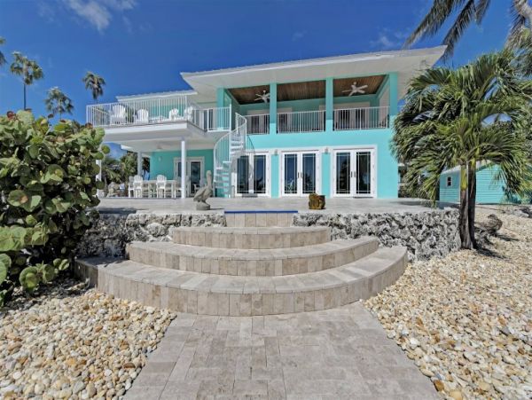 Sombrero Beach Vacation Home Sleeps 10 Short Walk to Beach