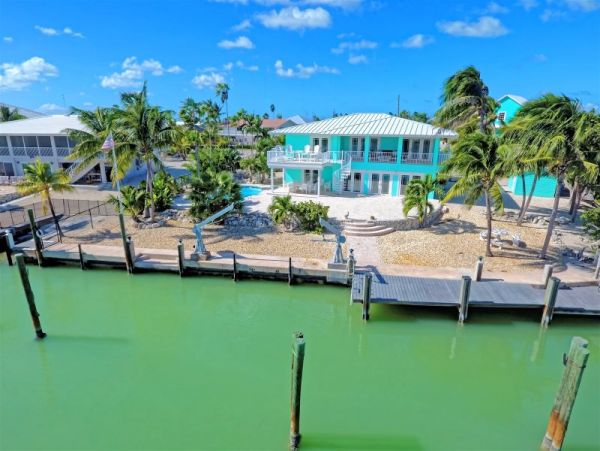 Sombrero Beach Vacation Home Sleeps 10 Short Walk to Beach