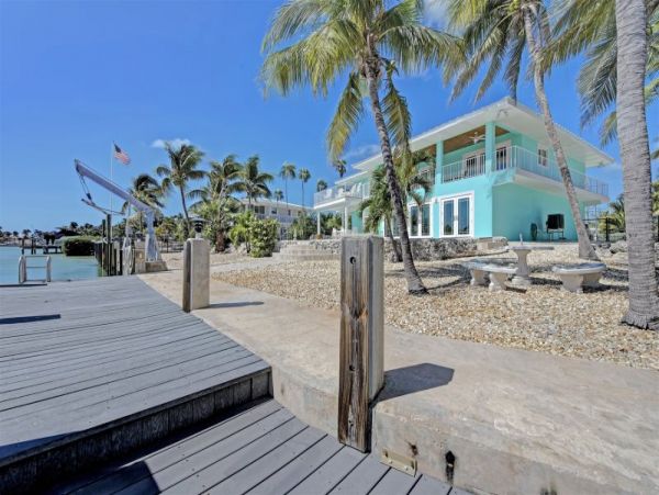 Sombrero Beach Vacation Home Sleeps 10 Short Walk to Beach