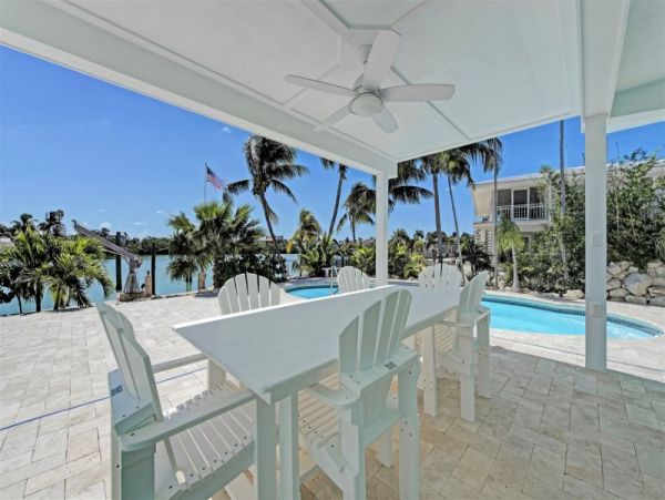 Sombrero Beach Vacation Home Sleeps 10 Short Walk to Beach