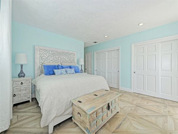 Sombrero Beach Vacation Home Sleeps 10 Short Walk to Beach