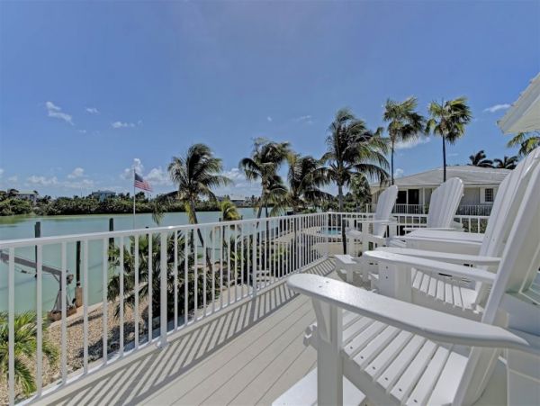 Sombrero Beach Vacation Home Sleeps 10 Short Walk to Beach