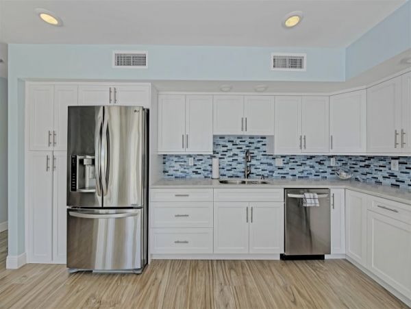 Sombrero Beach Vacation Home Sleeps 10 Short Walk to Beach