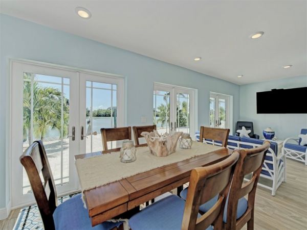 Sombrero Beach Vacation Home Sleeps 10 Short Walk to Beach