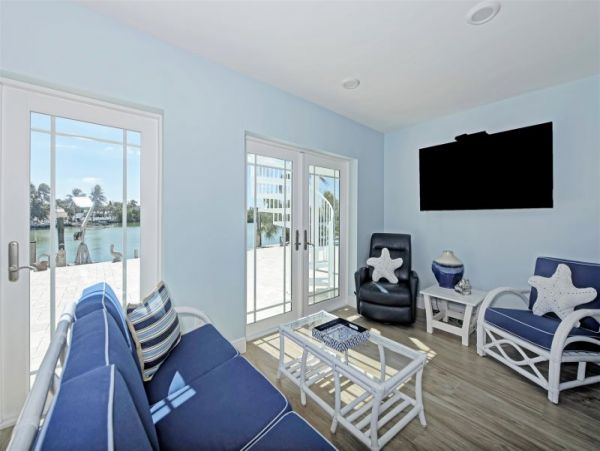 Sombrero Beach Vacation Home Sleeps 10 Short Walk to Beach