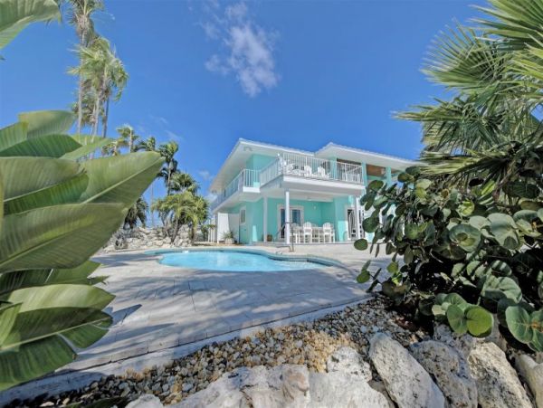 Sombrero Beach Vacation Home Sleeps 10 Short Walk to Beach