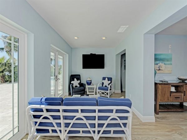 Sombrero Beach Vacation Home Sleeps 10 Short Walk to Beach