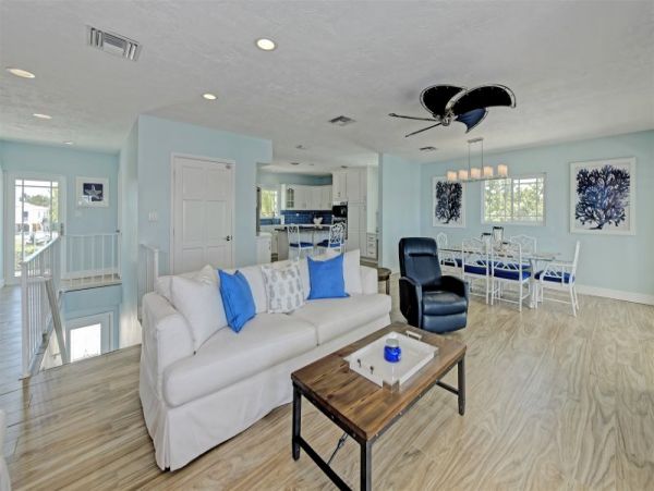 Sombrero Beach Vacation Home Sleeps 10 Short Walk to Beach