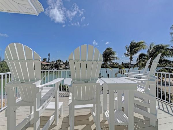 Sombrero Beach Vacation Home Sleeps 10 Short Walk to Beach