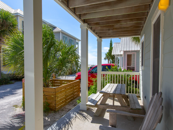 Beautiful 3 Bedroom Rental Short Walk to Beach