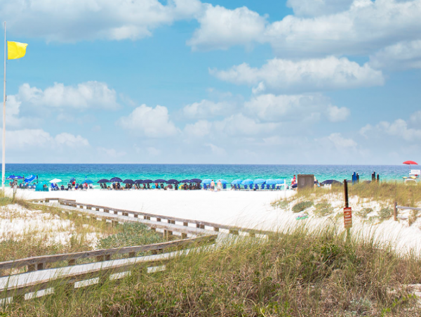 Beautiful 3 Bedroom Rental Short Walk to Beach