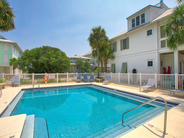 Beautiful 3 Bedroom Rental Short Walk to Beach
