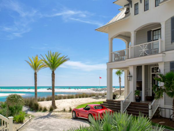 Beautiful 3 Bedroom Rental Short Walk to Beach